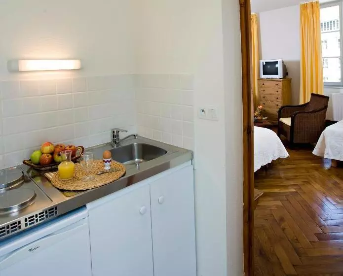 Superior Kolmen Hengen Huone, Appart Hotel Charles Sander