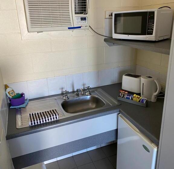 اتاق استاندارد, Central Point Motel