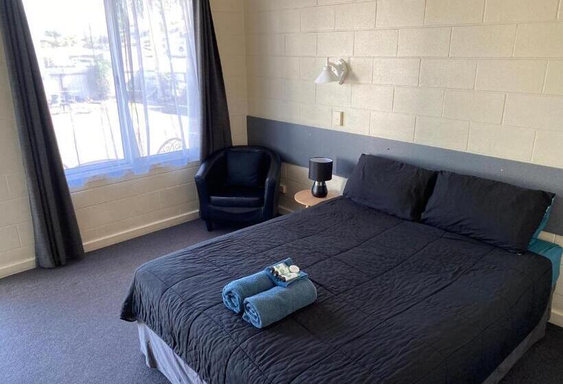 اتاق استاندارد, Central Point Motel