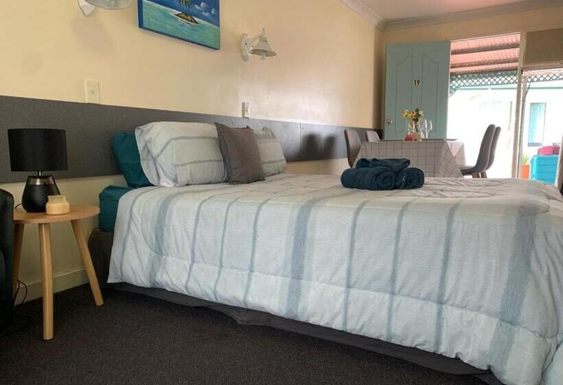 اتاق خانوادگی, Central Point Motel