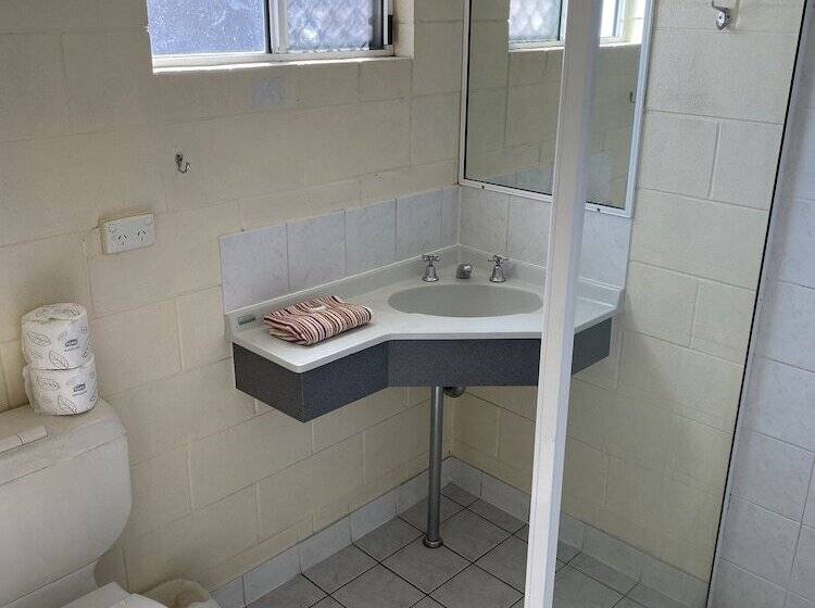 اتاق استاندارد, Central Point Motel