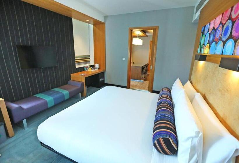 Business Suite Kingsize Bett, Aloft Bengaluru Outer Ring Road