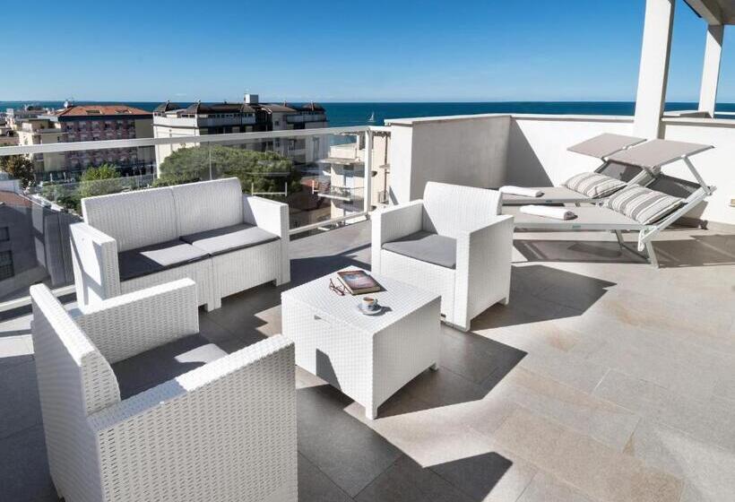 جناح جونيور عائلى, Atlantic & Spa