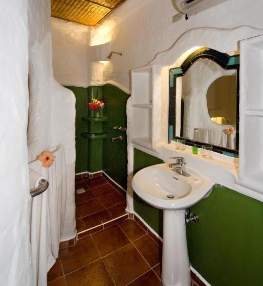 디럭스 룸, Atlantis Dive Resort Puerto Galera