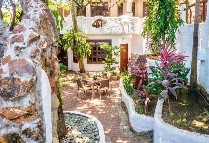 디럭스 룸, Atlantis Dive Resort Puerto Galera