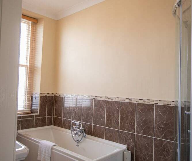 غرفة تنفيذية, Cley Hall