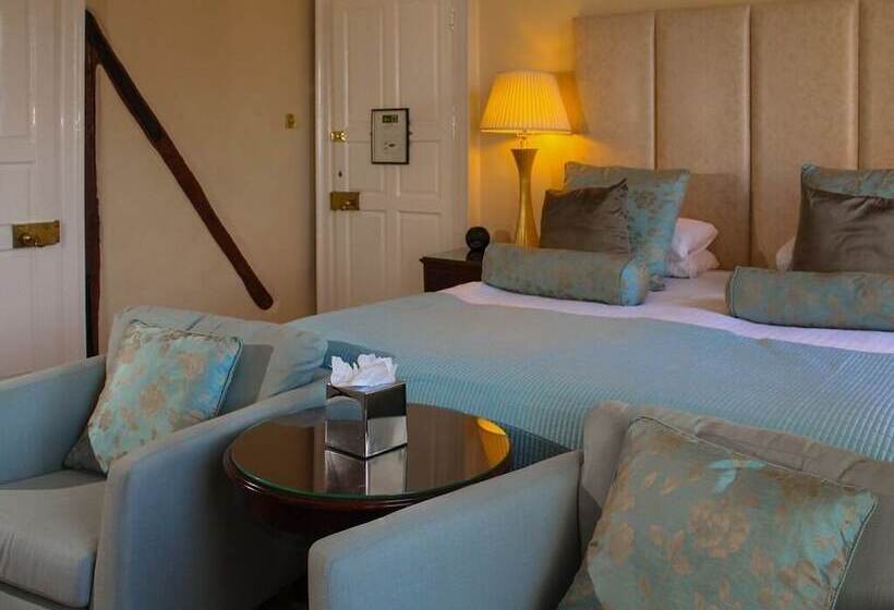 غرفة تنفيذية, Cley Hall