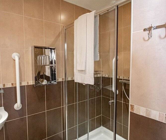 غرفة تنفيذية, Cley Hall