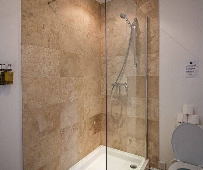 غرفة تنفيذية, Cley Hall