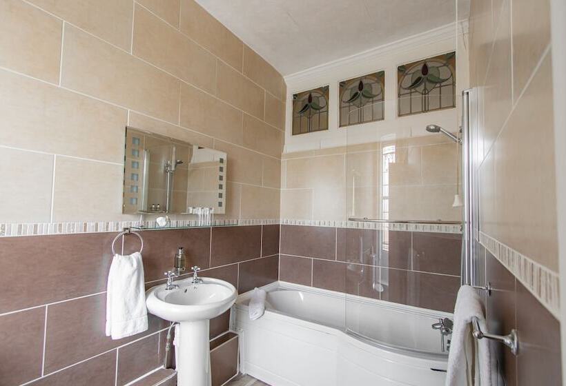 غرفة تنفيذية, Cley Hall