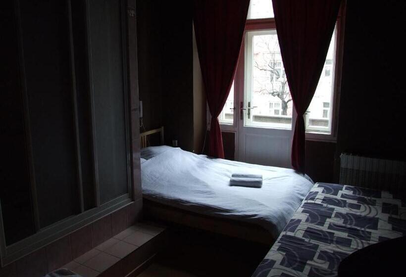 Camera Tripla Standard, Praha Club Bed & Breakfast