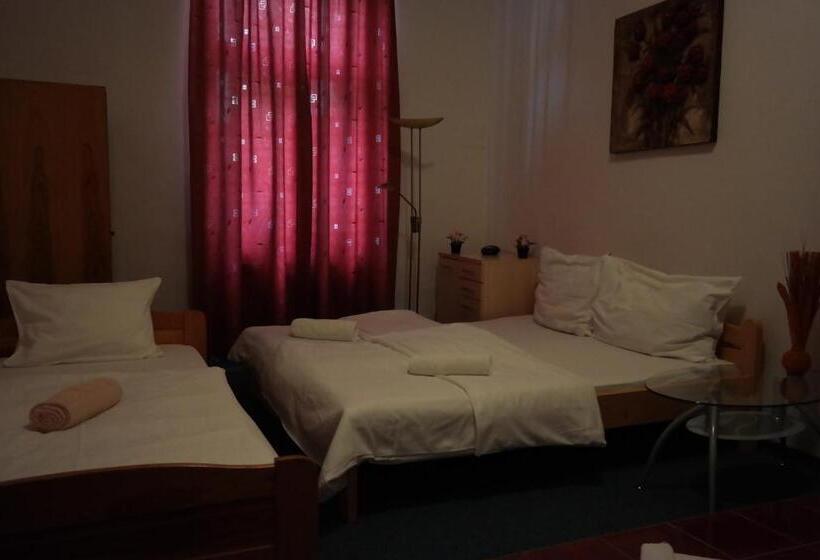 Camera Tripla Standard, Praha Club Bed & Breakfast