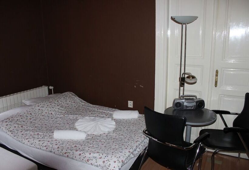 Camera Tripla Standard, Praha Club Bed & Breakfast