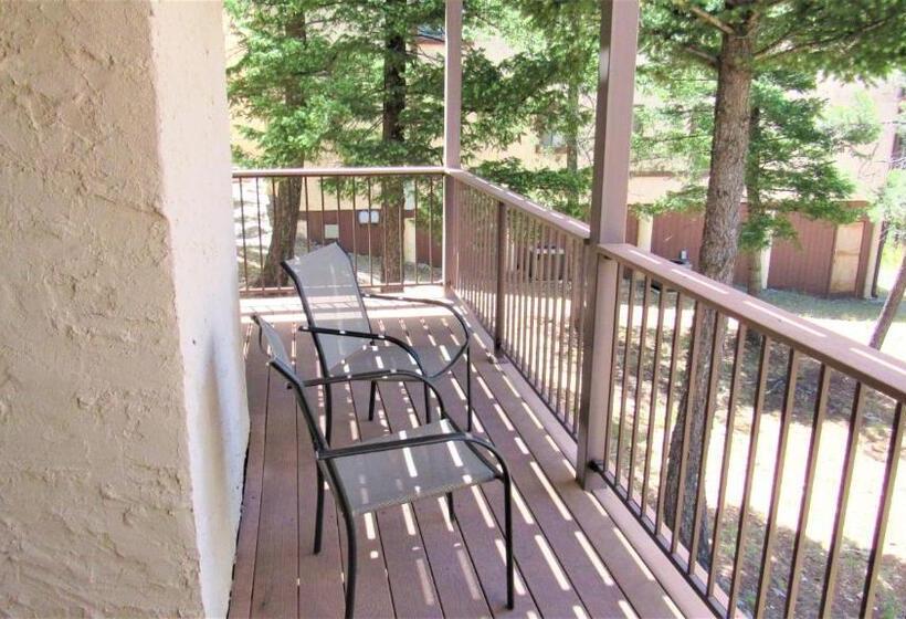 شقة غرفة واحدة, High Sierra Condominiums