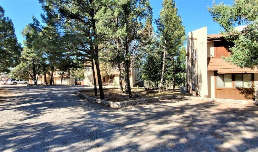 شقة غرفة واحدة, High Sierra Condominiums