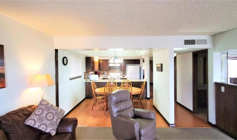 شقة غرفة واحدة, High Sierra Condominiums