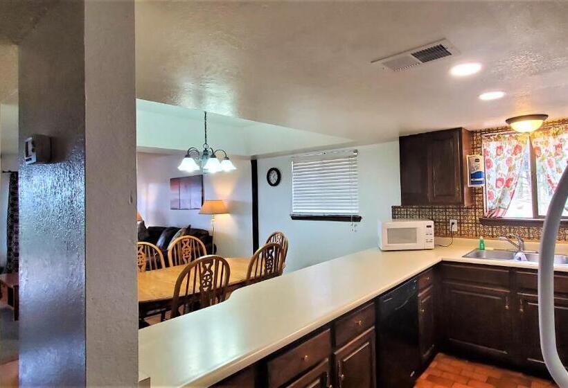 דירת שני חדרים, High Sierra Condominiums