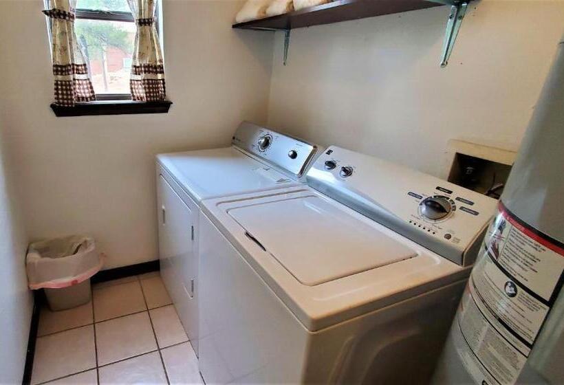 شقة غرفة واحدة, High Sierra Condominiums