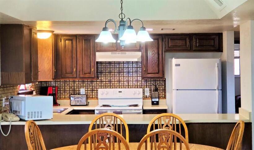 شقة غرفة واحدة, High Sierra Condominiums