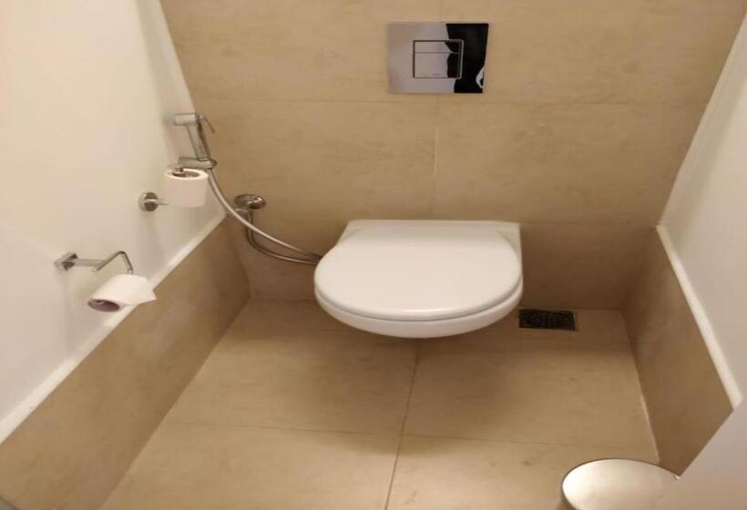 Standard Szoba Queen Size Bed, Holiday Inn Express Gurugram Sector 50, An Ihg