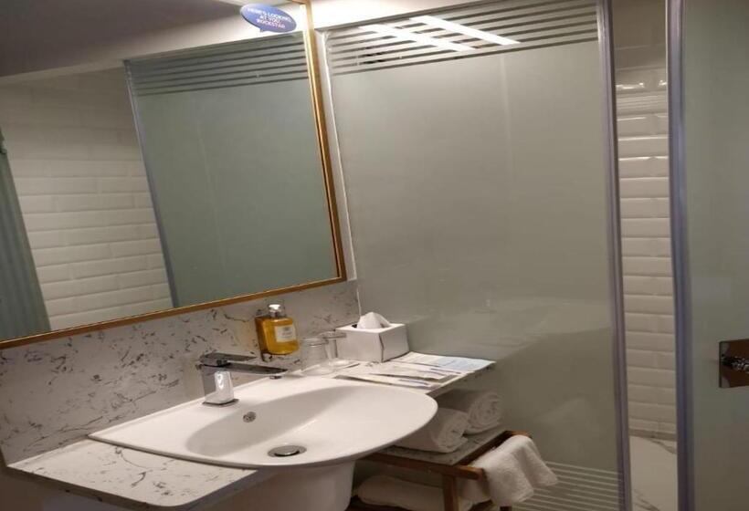 Küçük Çift Kişilik Yataklı Standart Oda, Holiday Inn Express Gurugram Sector 50, An Ihg