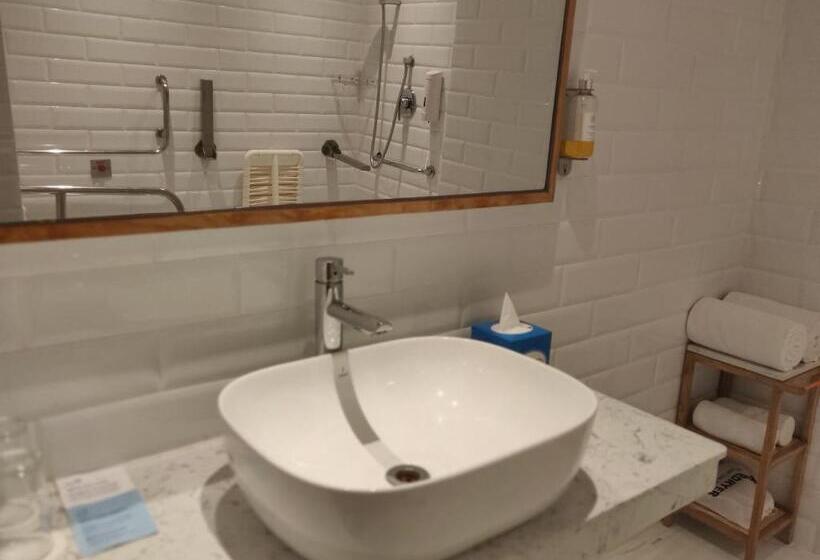 Mozgáskorlátozott Standard Szoba, Holiday Inn Express Gurugram Sector 50, An Ihg