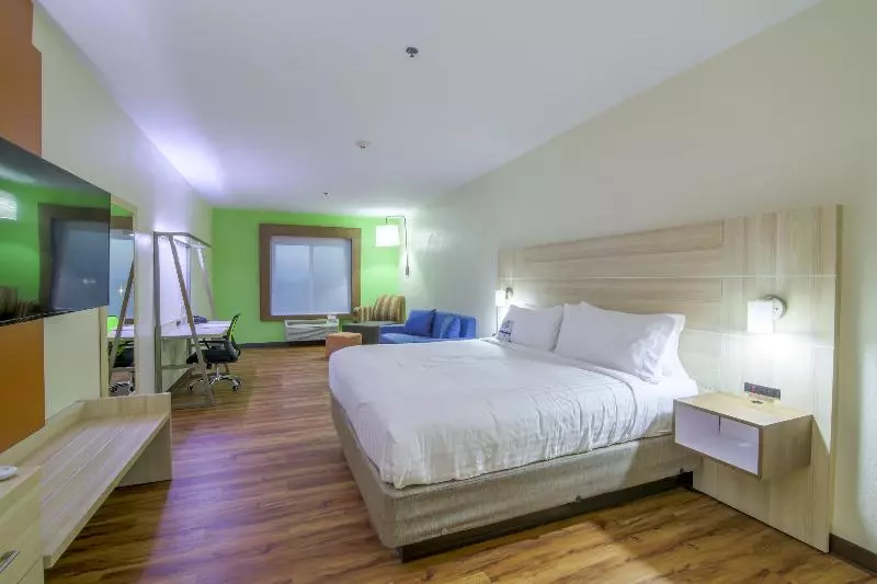 キングサイズベッドのスイートルーム, Holiday Inn Express & Suites Raymondville By Ihg