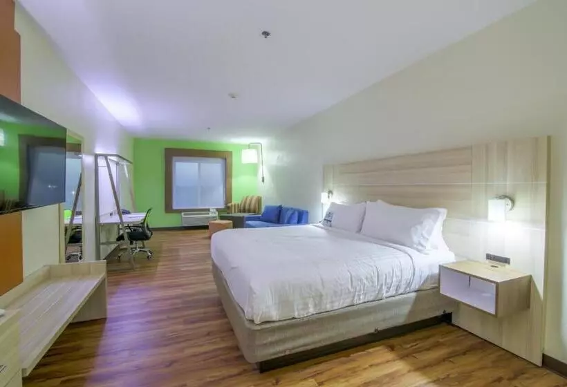 キングサイズベッドのスイートルーム, Holiday Inn Express & Suites Raymondville By Ihg