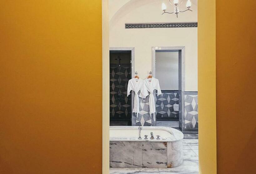 جناح بريميوم, La Maison Bleue El Gouna