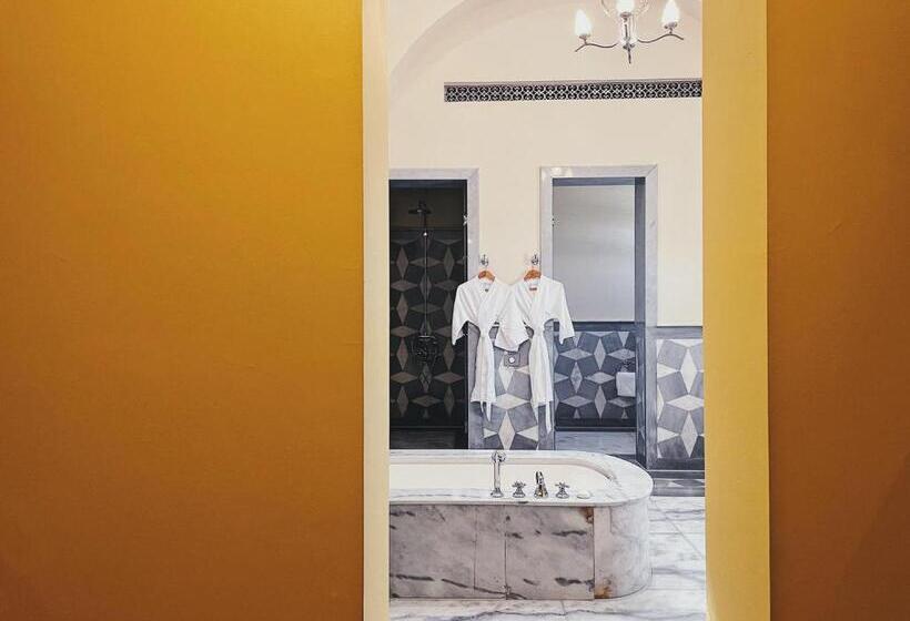 جناح بريميوم مطل علي البحر, La Maison Bleue El Gouna