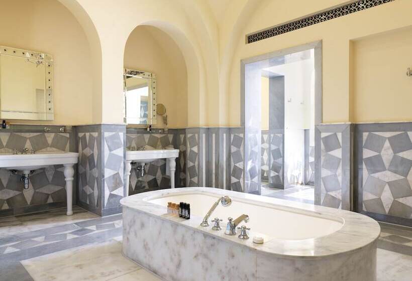 جناح بريميوم, La Maison Bleue El Gouna