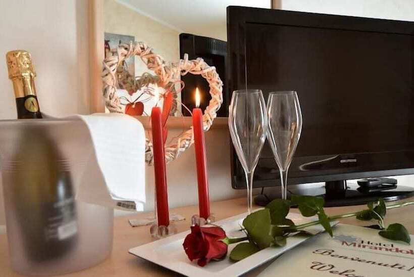 スタンダードルーム, Mirandola