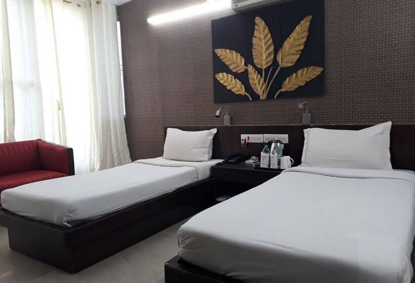 חדר דלוקס, Tathagat