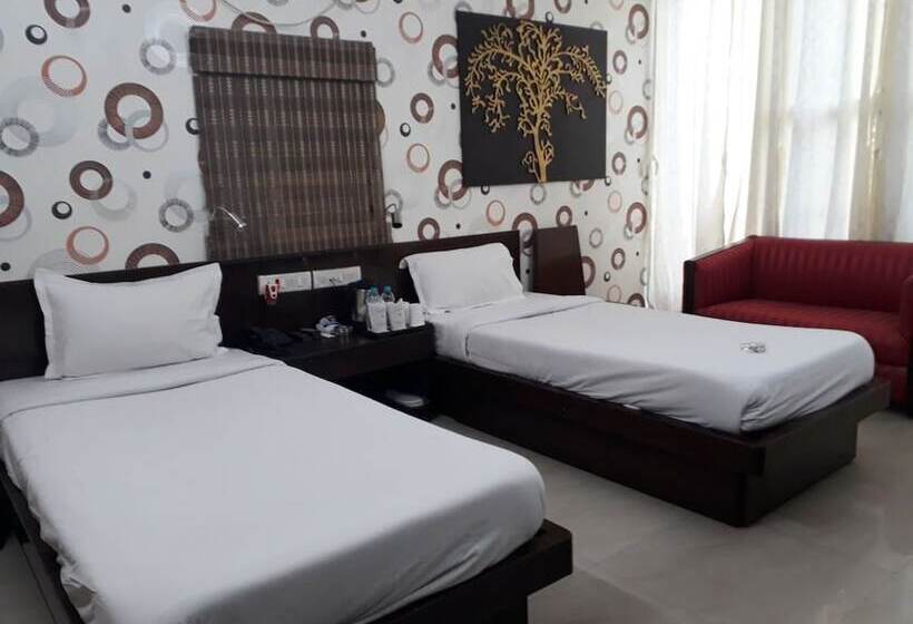 חדר דלוקס, Tathagat