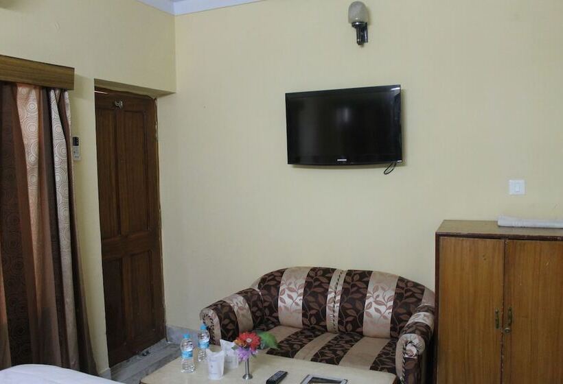 חדר דלוקס, Tathagat