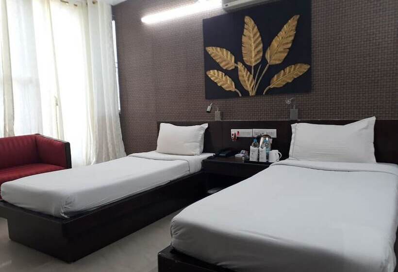 חדר דלוקס, Tathagat