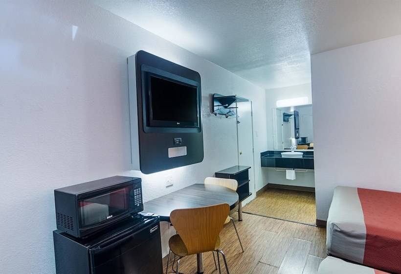 غرفه قياسيه سريرين مزدوجين, Motel 6ardmore, Ok