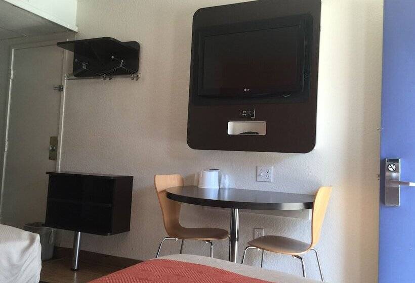 غرفه قياسيه سريرين مزدوجين, Motel 6ardmore, Ok