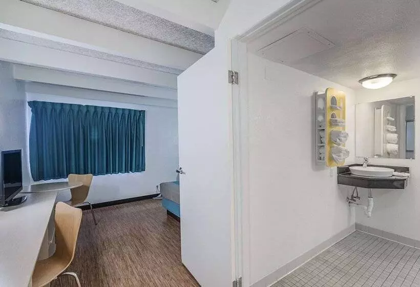 デラックスルーム, Motel 6kokomo, In