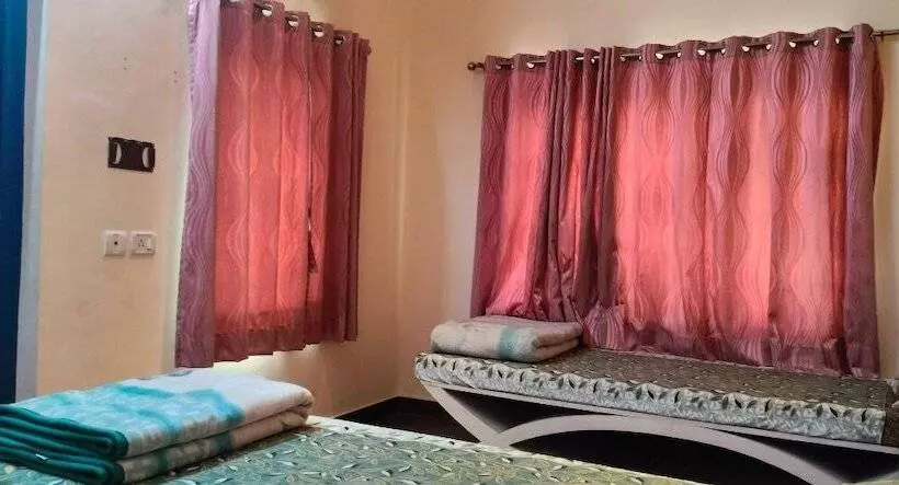 デラックスルーム, Rahul Guest House