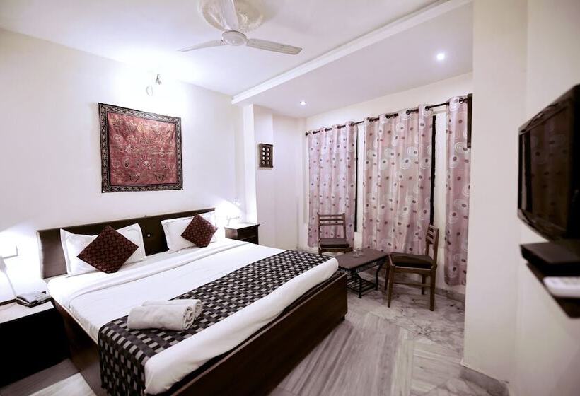 Quarto Superior, The Lake View Hotel  On Lake Pichola