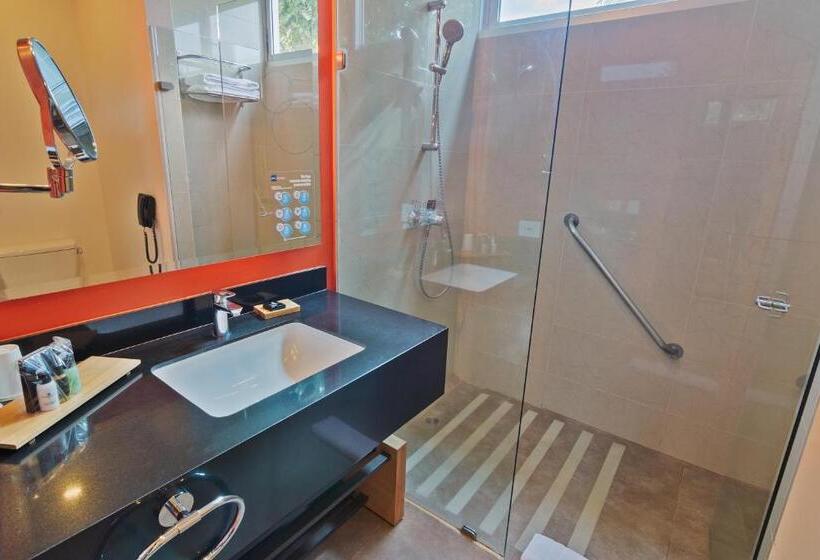 带大床的标准间, Sonesta Hotel Pereira