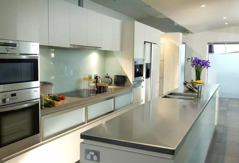, Sullivans Cove Apartments