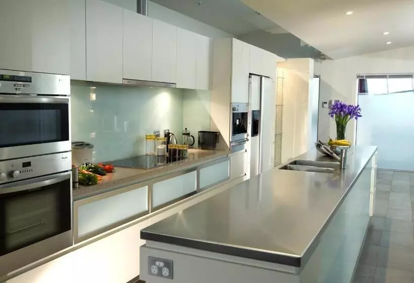 , Sullivans Cove Apartments