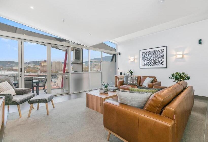 带两个卧室的顶楼公寓, Sullivans Cove Apartments