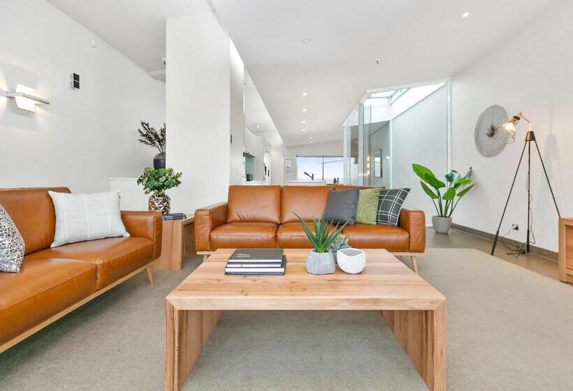 带两个卧室的顶楼公寓, Sullivans Cove Apartments