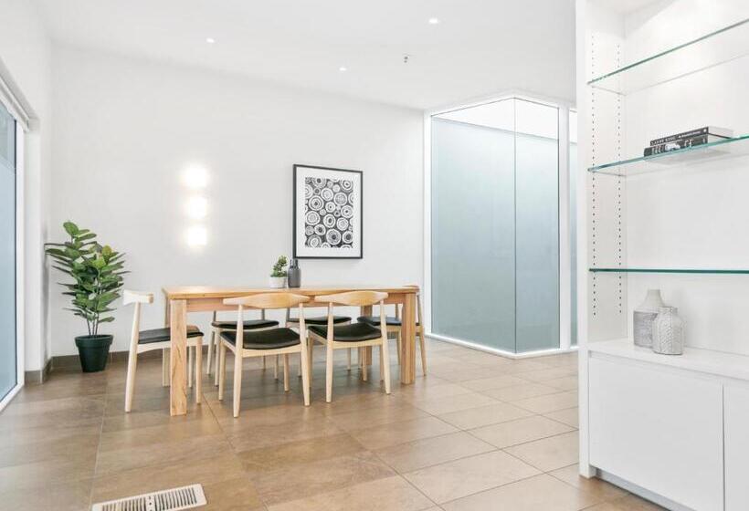 带两个卧室的顶楼公寓, Sullivans Cove Apartments