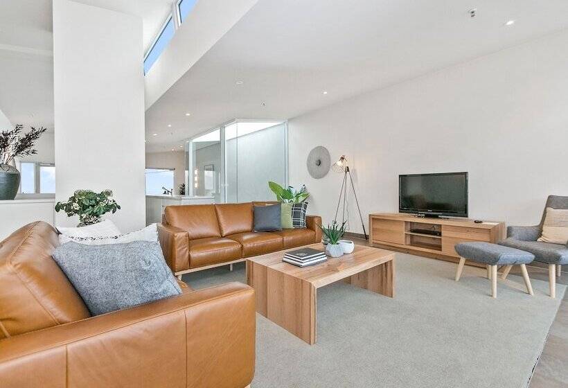 带两个卧室的顶楼公寓, Sullivans Cove Apartments