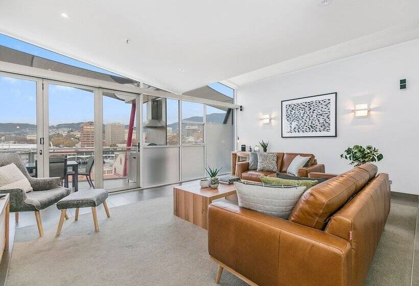 带两个卧室的顶楼公寓, Sullivans Cove Apartments