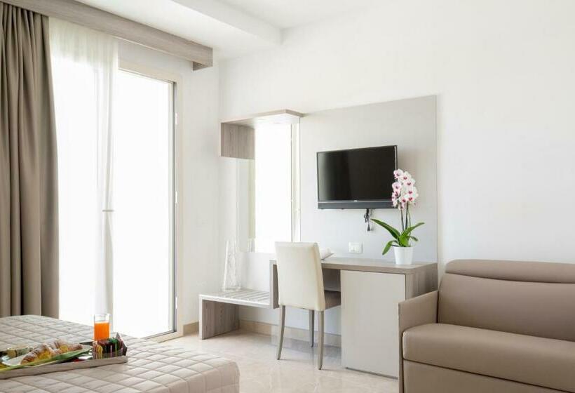 Standard Triple Room with Terrace, Forte 2